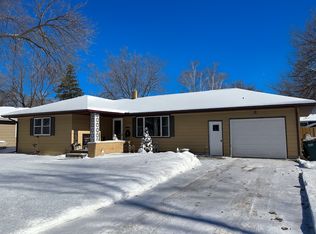 826 Maple St NE, Hutchinson, MN 55350