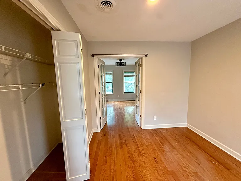 932B Russell St — Photo 25