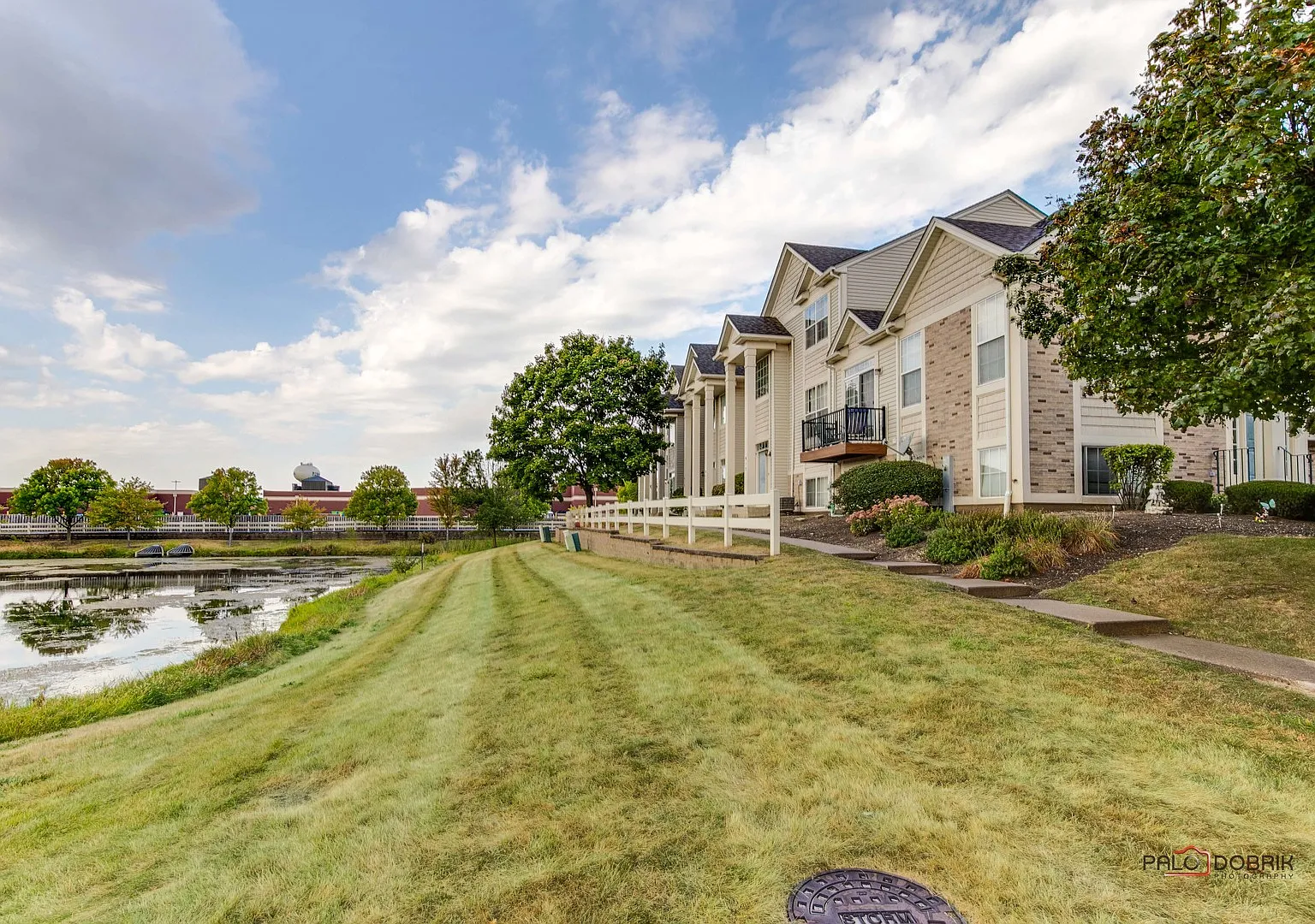 3 bed, 2.5 bath, 2528 sqft, $2,550 — Photo 3