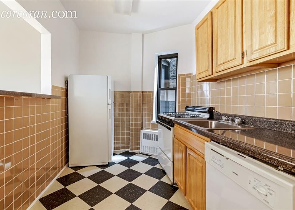 1st image of 216 6th Ave APT 3B