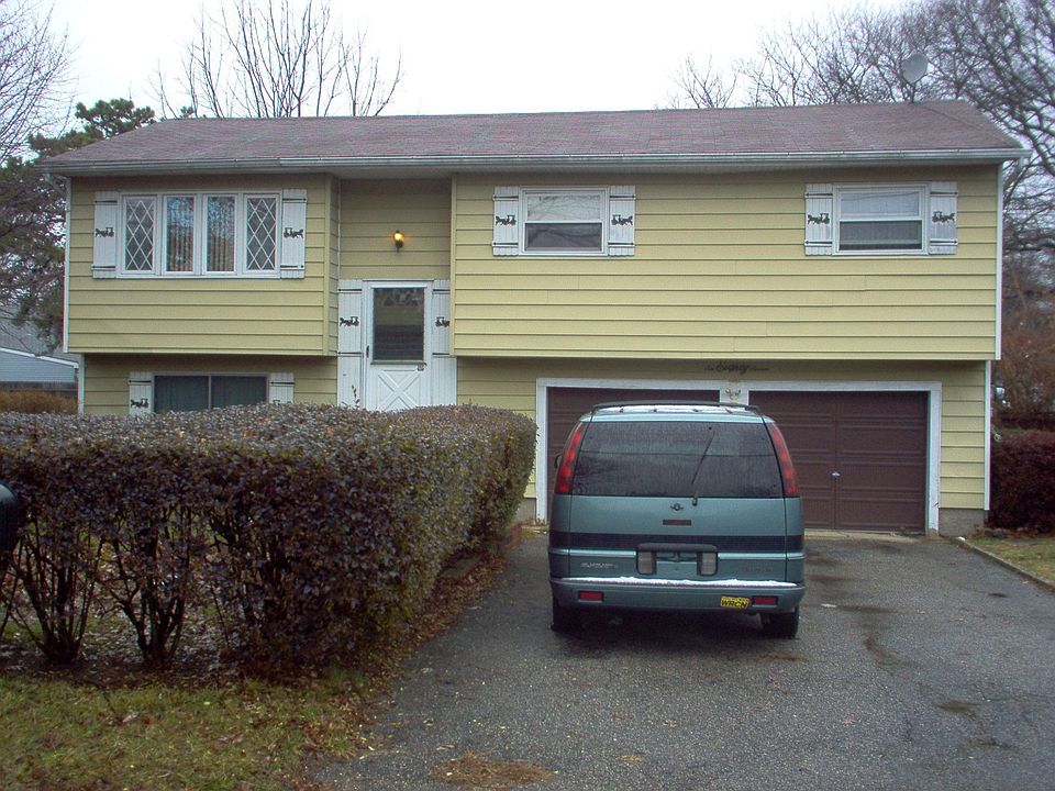 2nd image of 687 Centerwood St