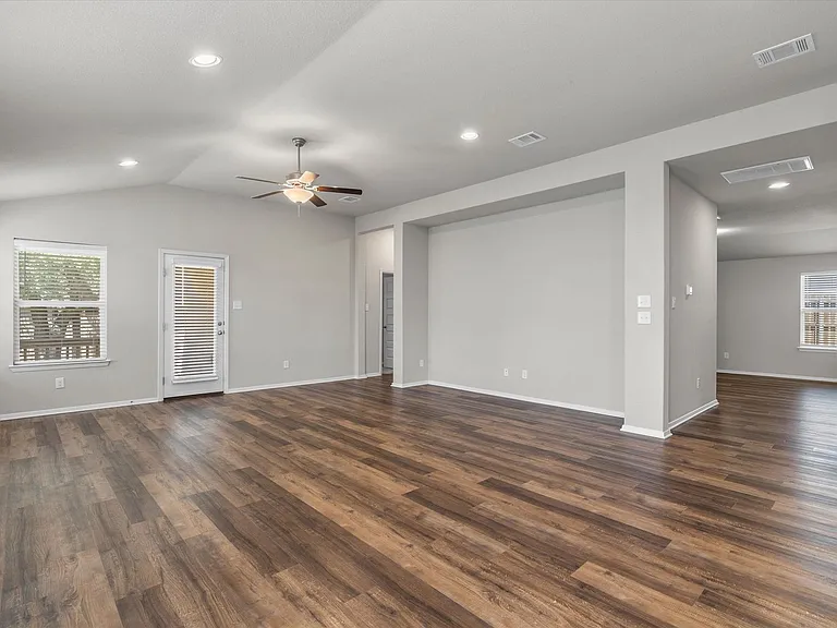 3906 Crockett Ave — Photo 15