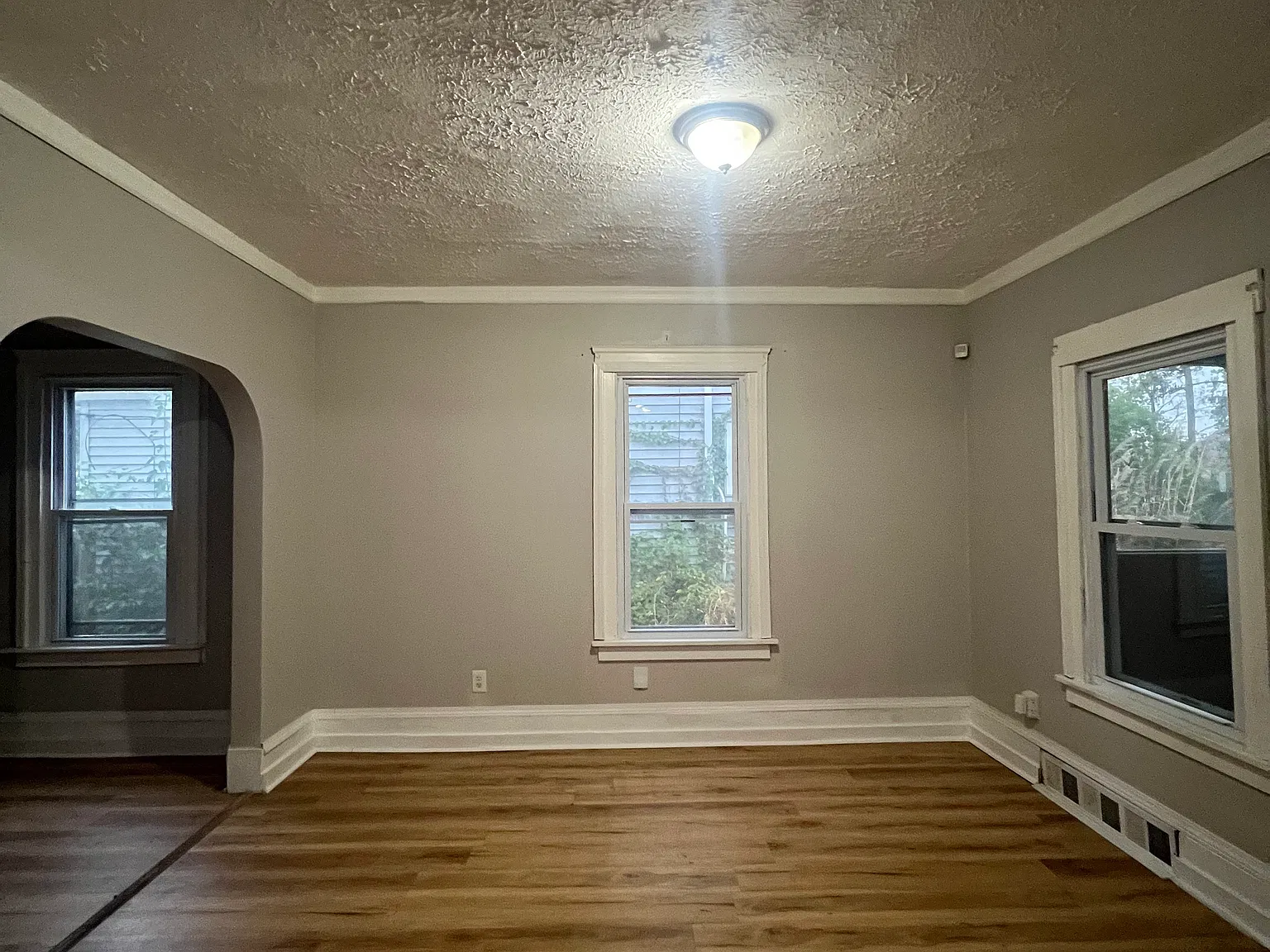 3 bed, 1400 sqft, $1,500 — Photo 2
