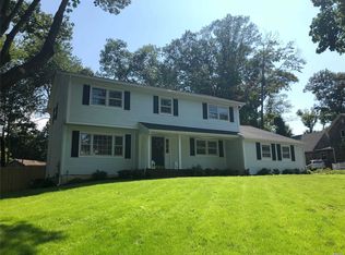 4 Vingut Ln, Setauket, NY 11733