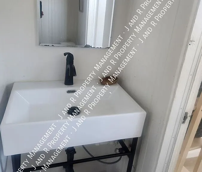 154 S Lincoln St — Photo 13
