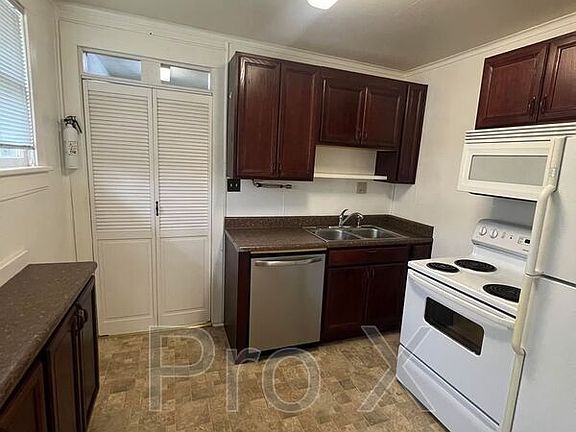 4th image of 712 W 4th St