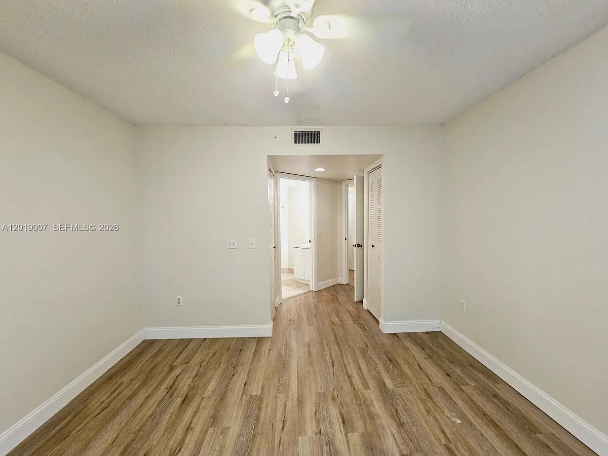 Building Photo - 4155 N Haverhill Rd #1415