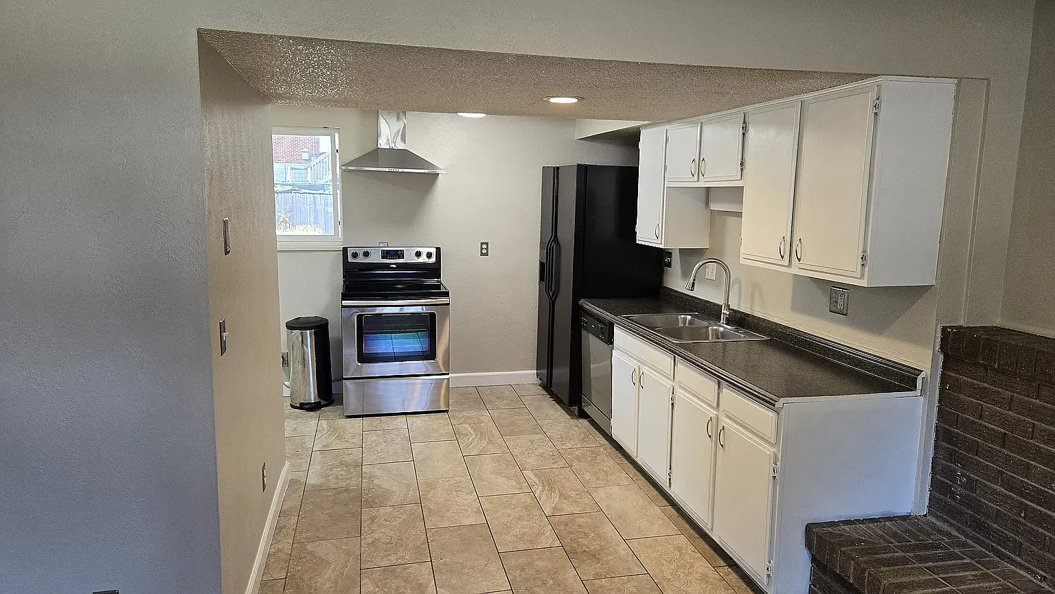 2 bed, 900 sqft, $1,550 — Photo 2