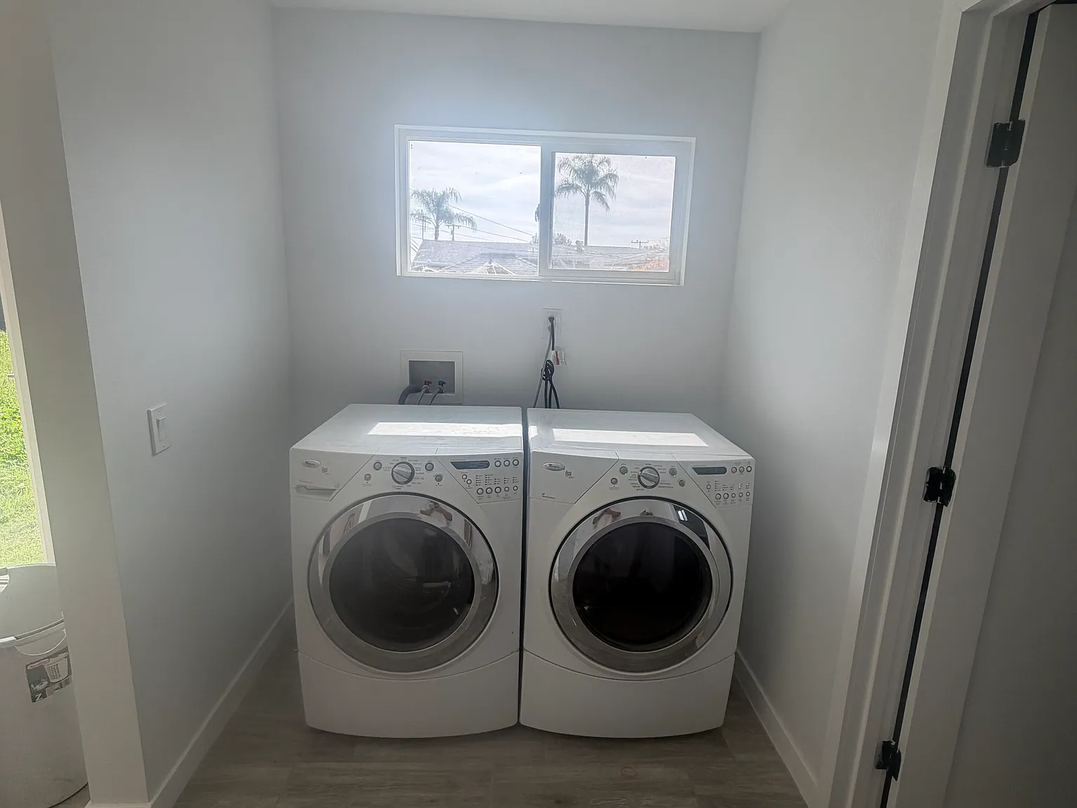 2 bed, 1000 sqft, $2,700 — Photo 2