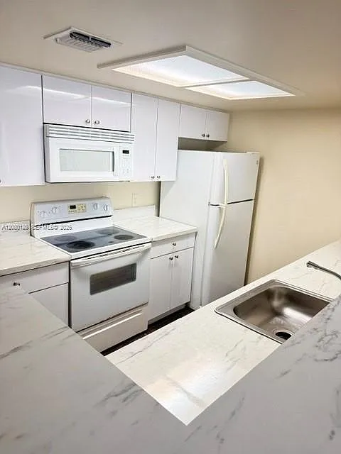 Crescent Cove Condo — Photo 2