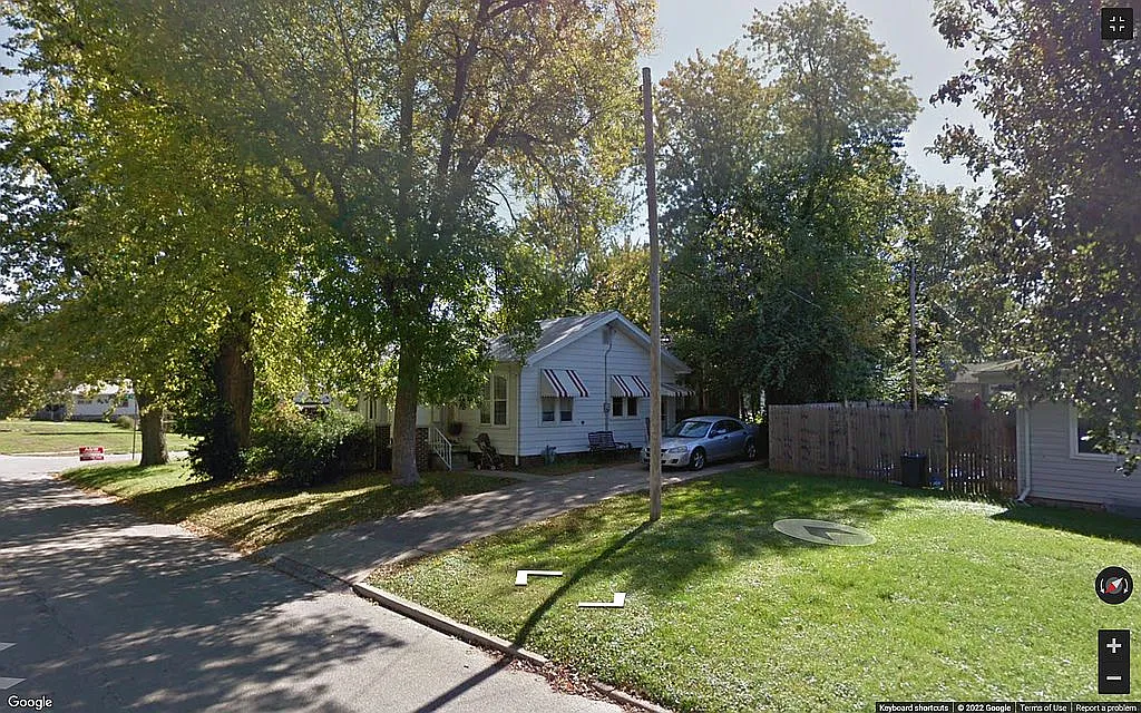 1027 E Riverside Ave photo 1