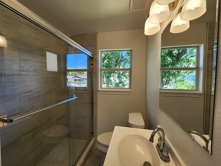 2706 Berry St #A — Photo 7