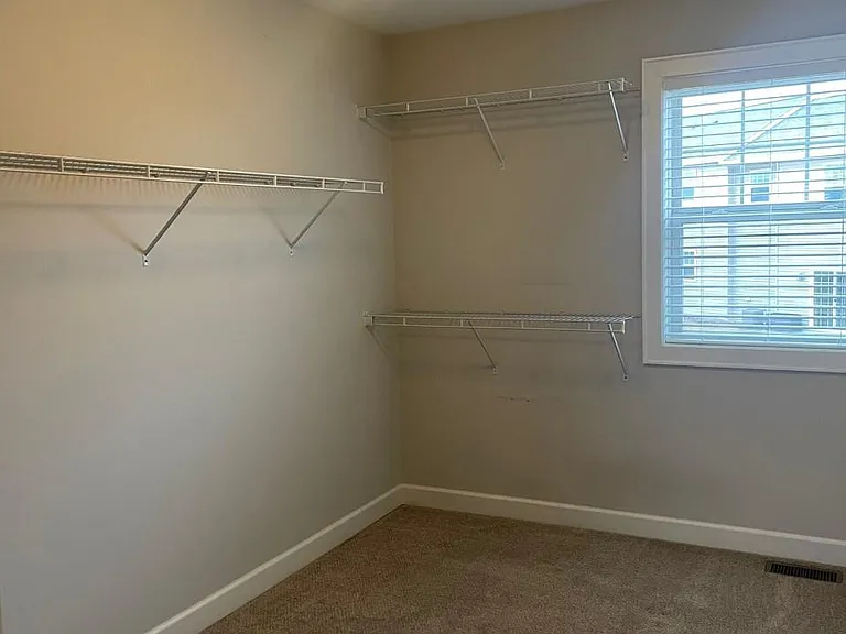 544 Tiffany Ln — Photo 9