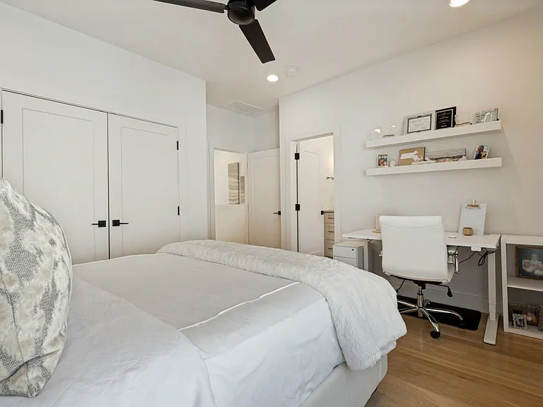 4220 Hawthorne Ave #103 — Photo 22