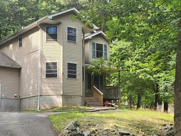 447 Somerset Dr, East Stroudsburg, PA 18301