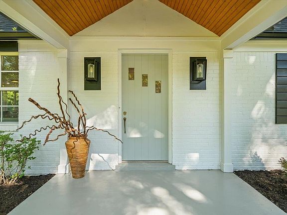 4th image of 386 E Erwin Dr