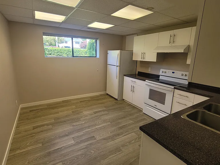 15924 Buena Vista Ave #LOWER — Photo 6