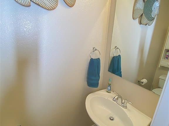 4th image of 8321 Clearbrook Dr
