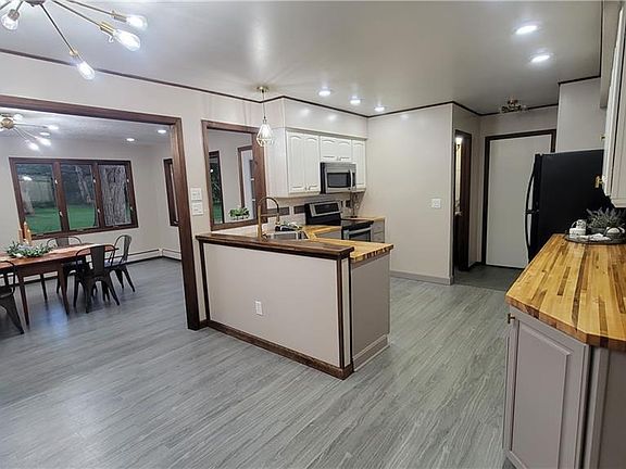 4th image of 644 Chatelaine Dr