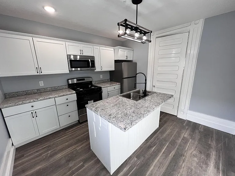 417 S Sheldon St #4 — Photo 8