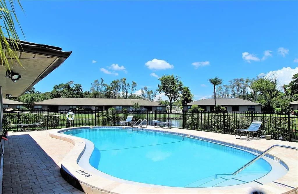 2 bed, 2.0 bath, 1303 sqft, $1,800 — Photo 2