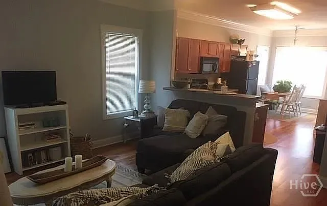 4 bed, 4.0 bath, 1746 sqft, $2,650 — Photo 3