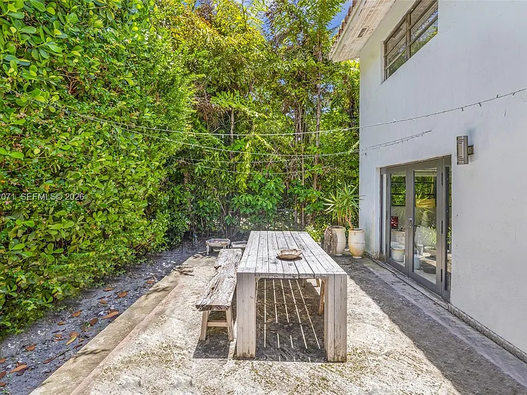 920 Aguero Ave — Photo 11