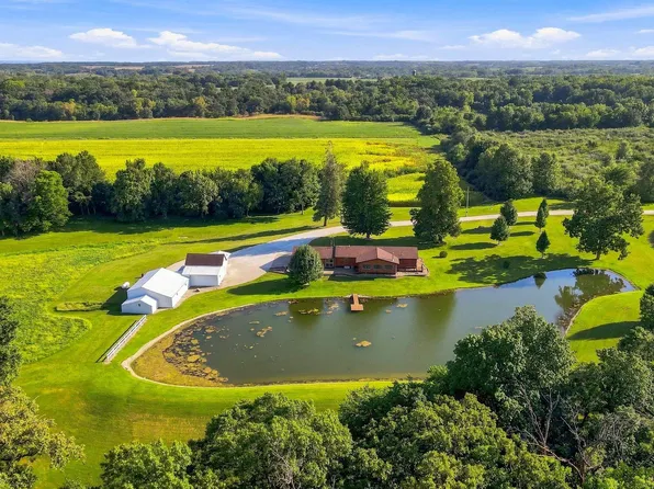 8001 Hawkeye Rd, Mediapolis, IA 52637