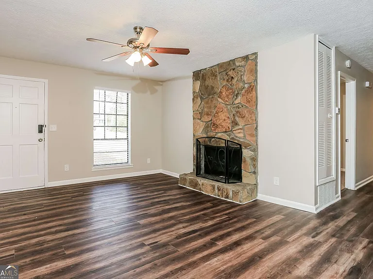 4096 Sage Ct — Photo 2