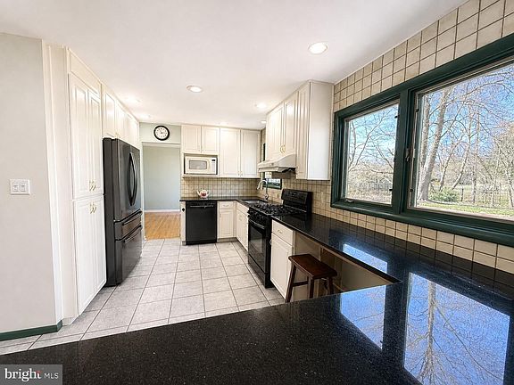 4th image of 249 Forrest Rd