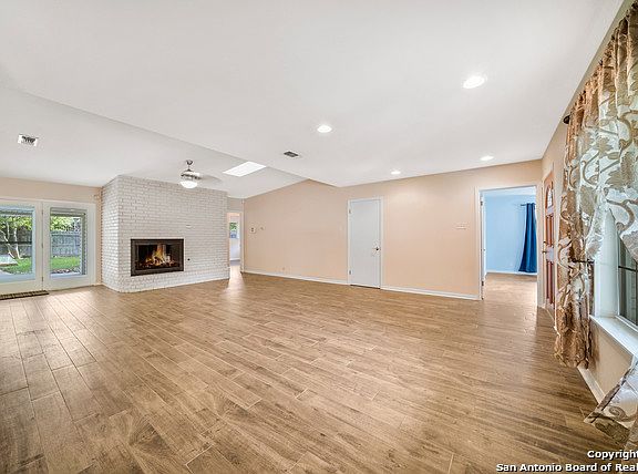 3rd image of 211 De Soto Dr