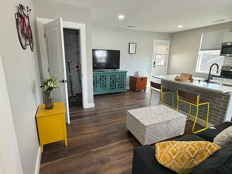 328 N Euclid Ave #C — Photo 13