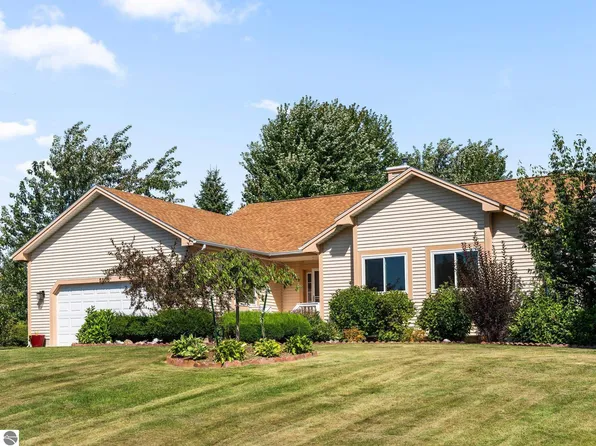 5208 Arlington Ln, Traverse City, MI 49685