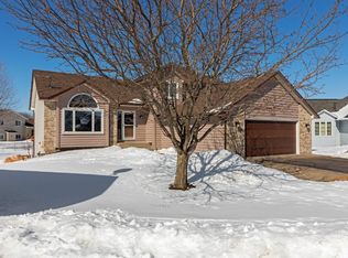 6264 Upper 35th Street Ct N, Oakdale, MN 55128