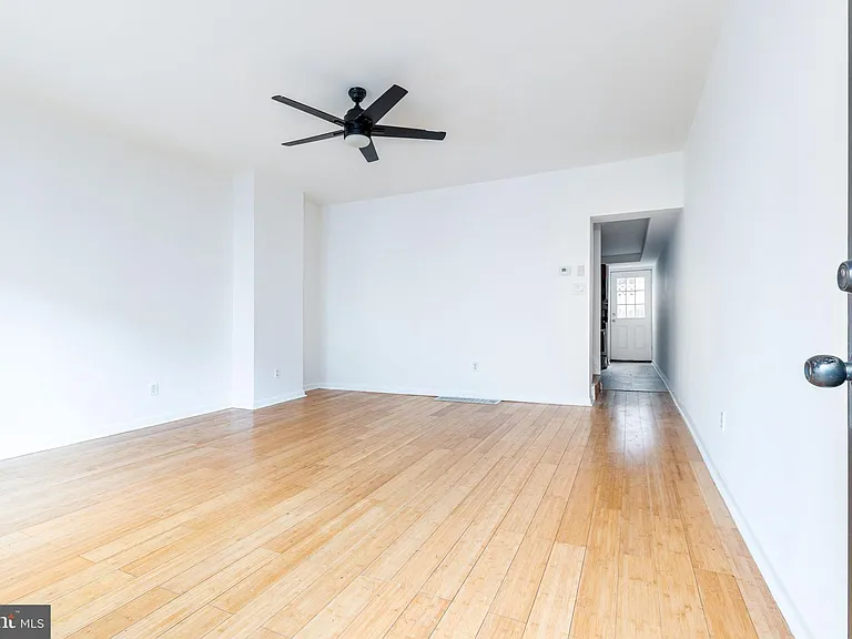 2726 Edgemont St — Photo 3