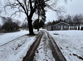 4915 Clarkston Rd, Clarkston, MI 48348