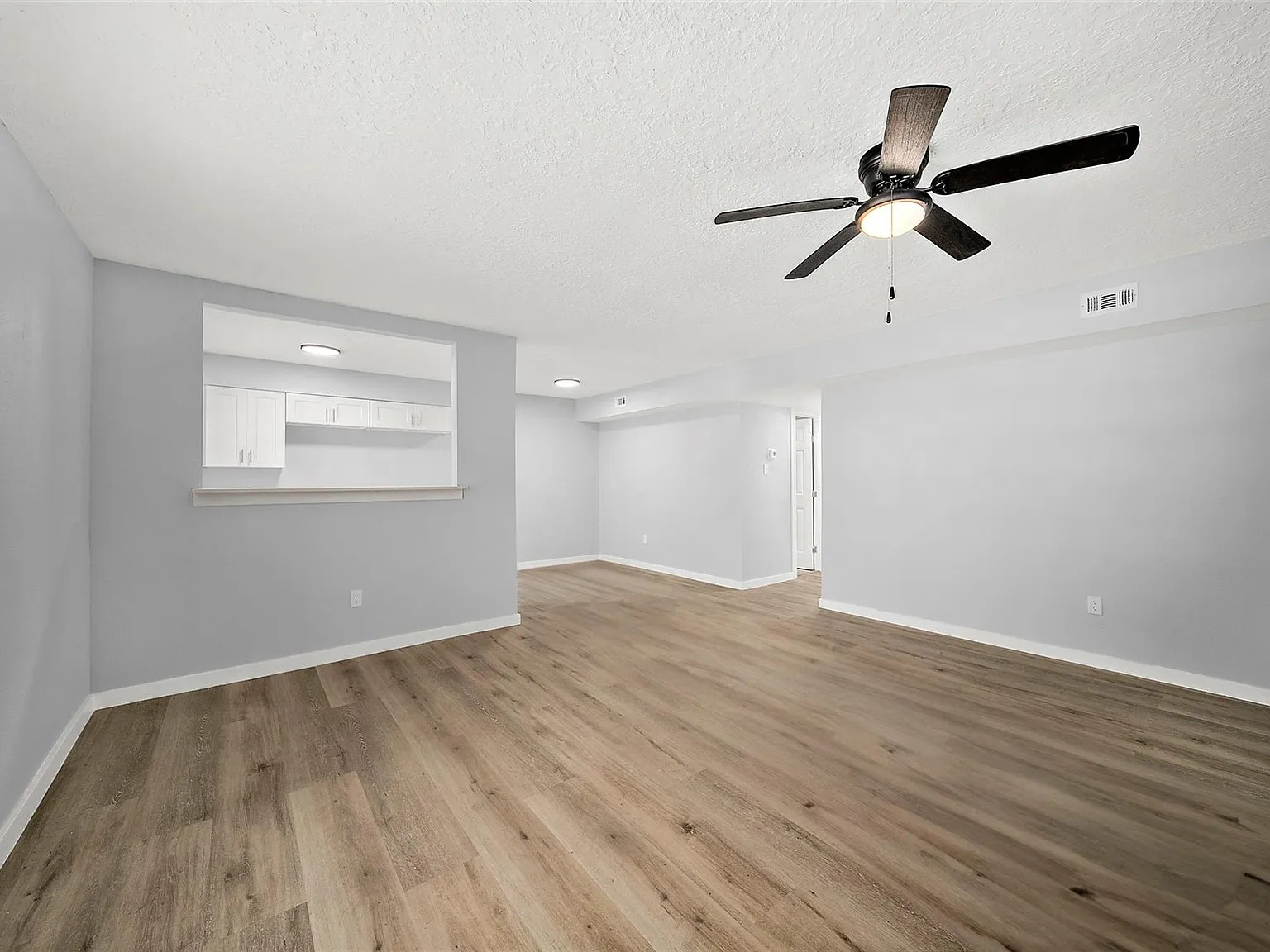 2 bed, 1.5 bath, 7416 sqft, $1,280 — Photo 3