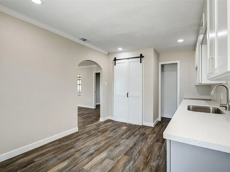 418 S Kansas St — Photo 11