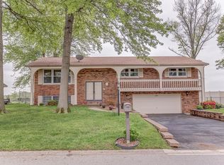 152 Lake Forest Dr, Belleville, IL