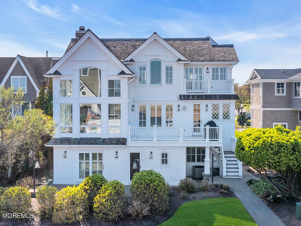 1st image of 814 1st Avenue