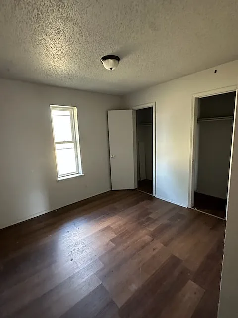 1509 Hardwood — Photo 3