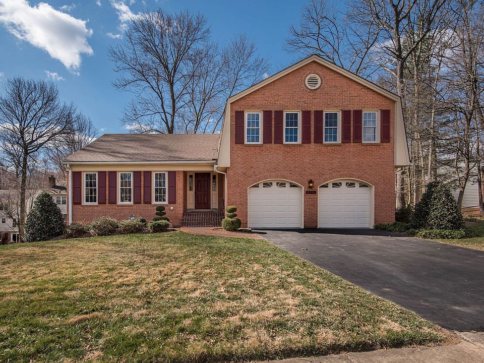 Located at end of cul-de-sac