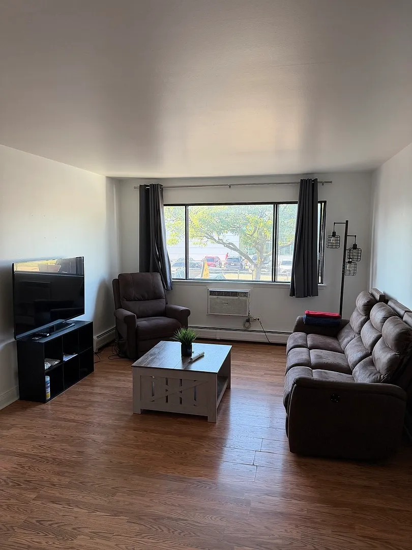1 bed, 750 sqft, $1,500 — Photo 2