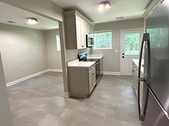 Kitchen/Dining Room: Completely Renovated
New Appliances, Cabinets, Countertops, and Flooring