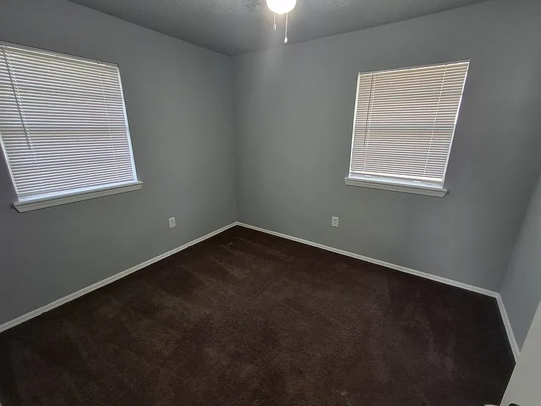 111 SE Coachman Dr — Photo 12