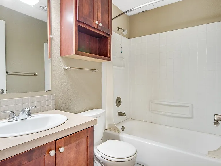 Whispering Brook Apartments — Photo 14