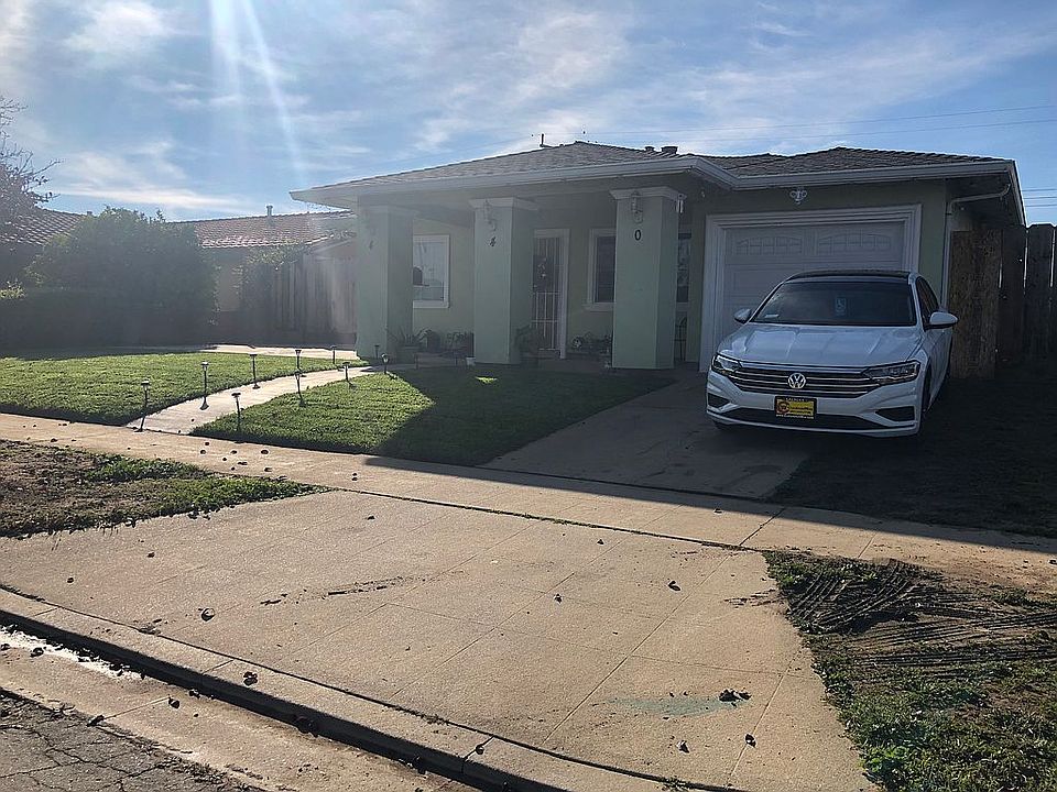 2nd image of 440 Cabrillo Ave