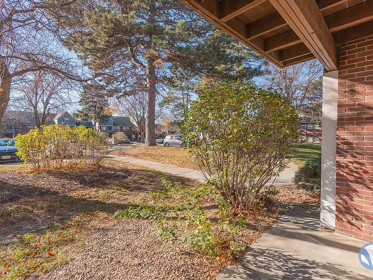 Chateau at Holmes Lake — Photo 63