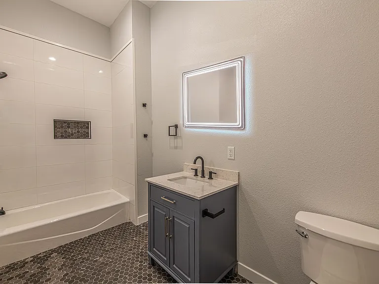 204 S Union Ave #B — Photo 7