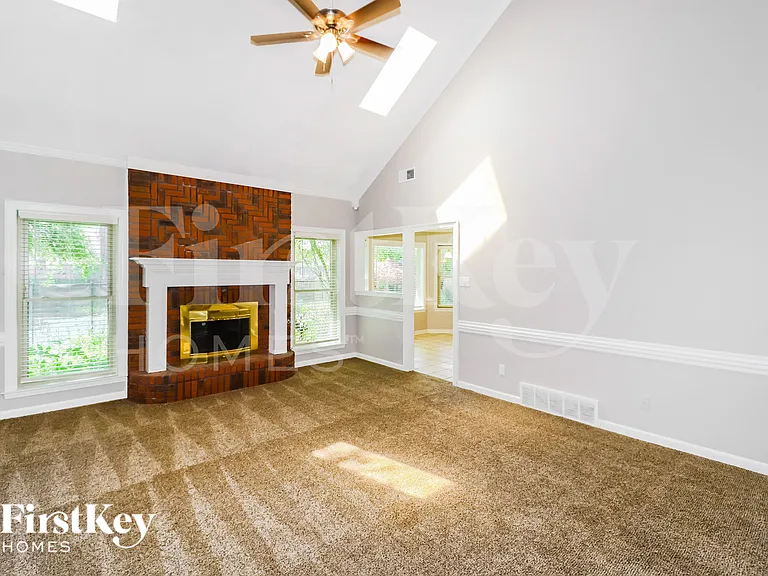 3707 Oak Forest Dr — Photo 4